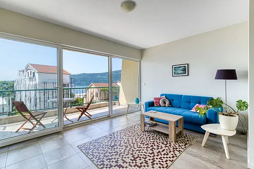 Wohnung mit Meerblick, Bijela